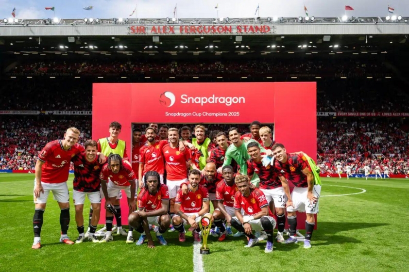 Manchester United giành Cúp Snapdragon