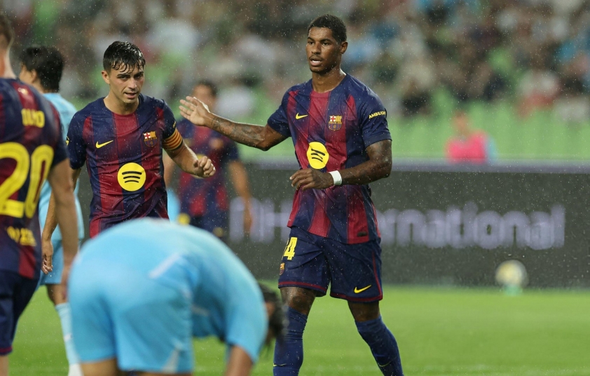 Rashford ghi bàn