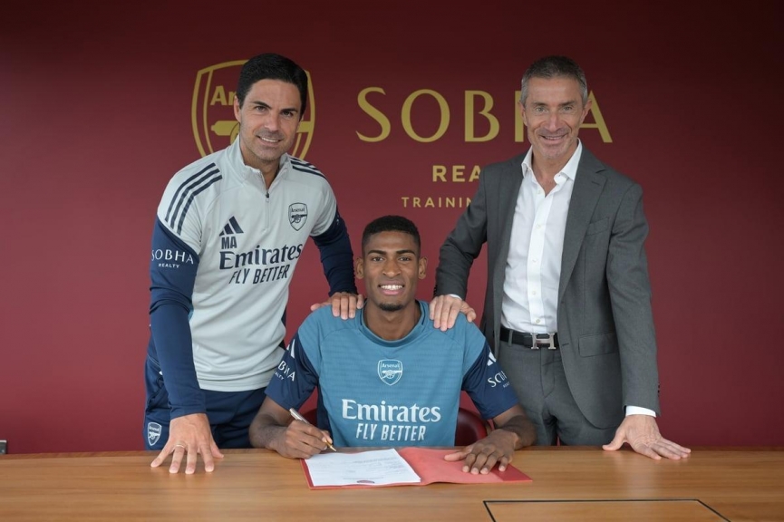 Ảnh Mosquera trong màu áo Arsenal