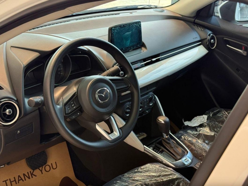 Khoang nội thất Mazda2 với nhiều tiện nghi