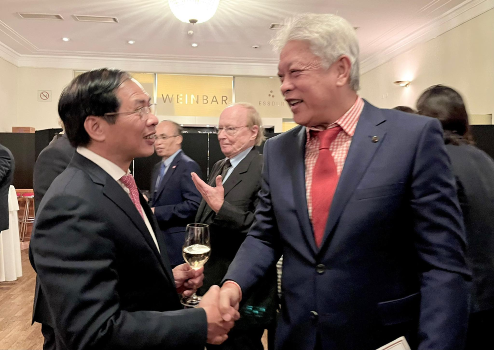 Bộ trưởng và Chủ tịch VTF tại Vienna