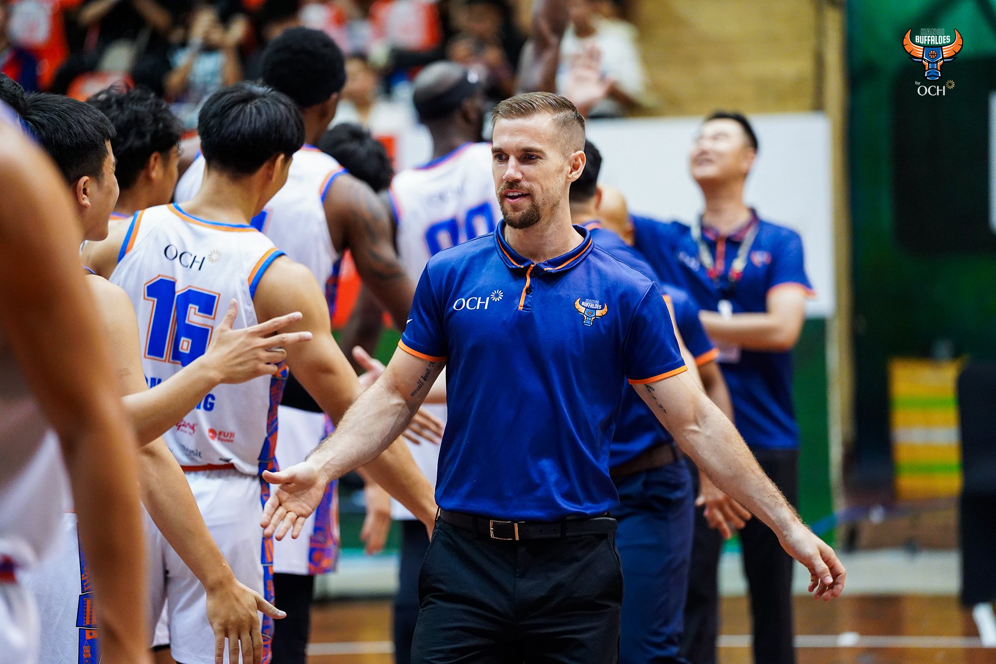 HLV Matt Van Pelt và Hanoi Buffaloes
