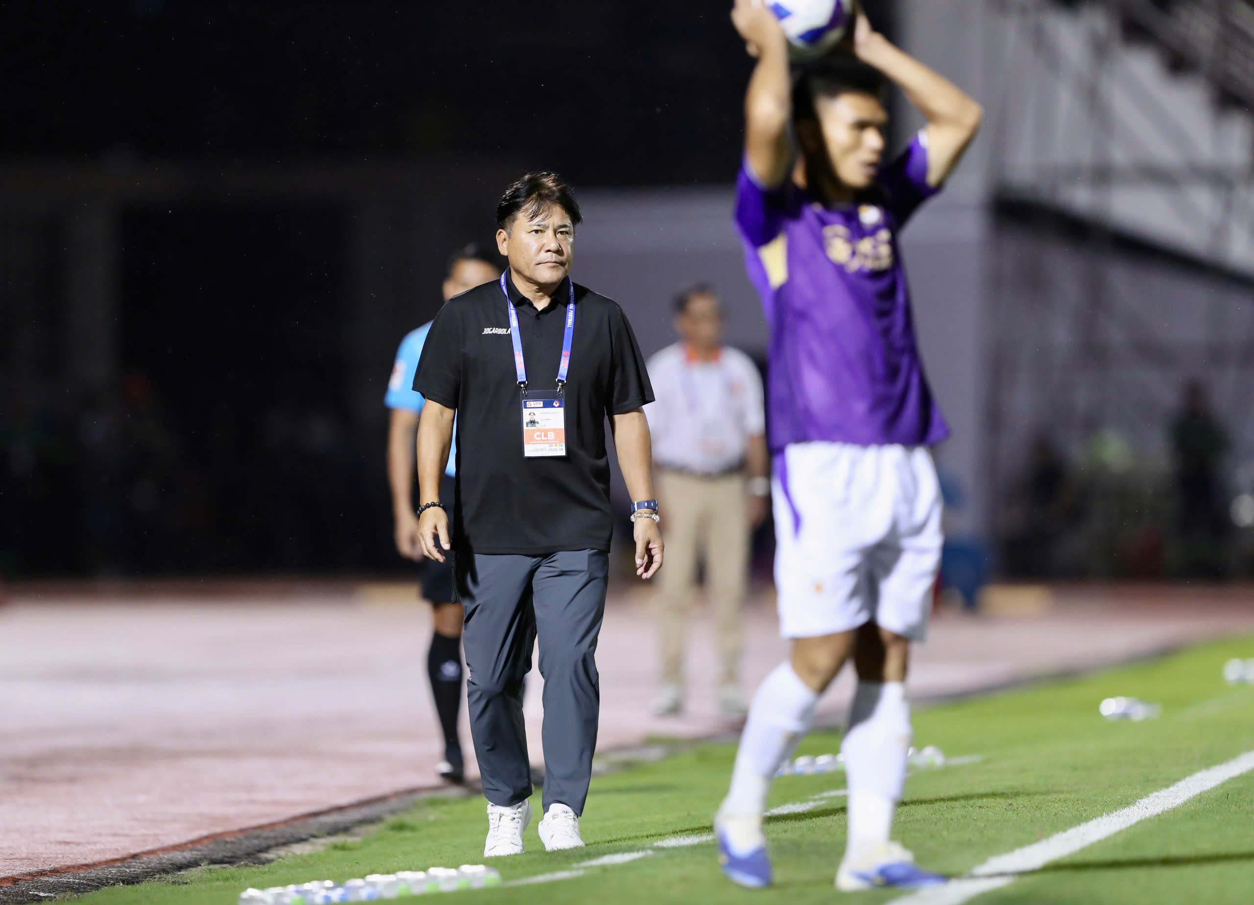 V-League 2025-26: Sôi động ngay vòng đầu tiên - Ảnh 3.
