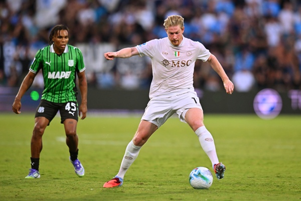 De Bruyne ghi bàn thắng đẹp mắt