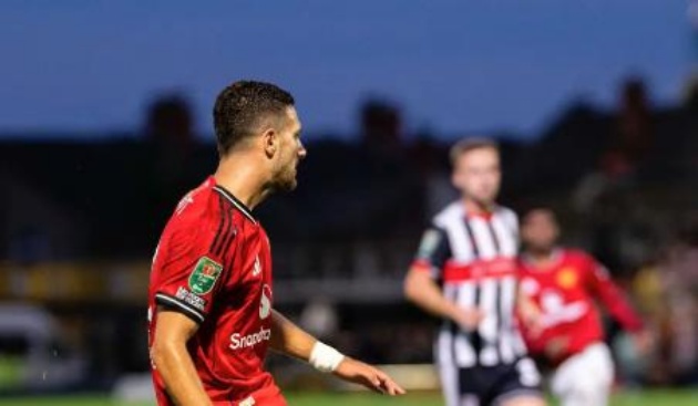 Diogo Dalot chơi thất vọng
