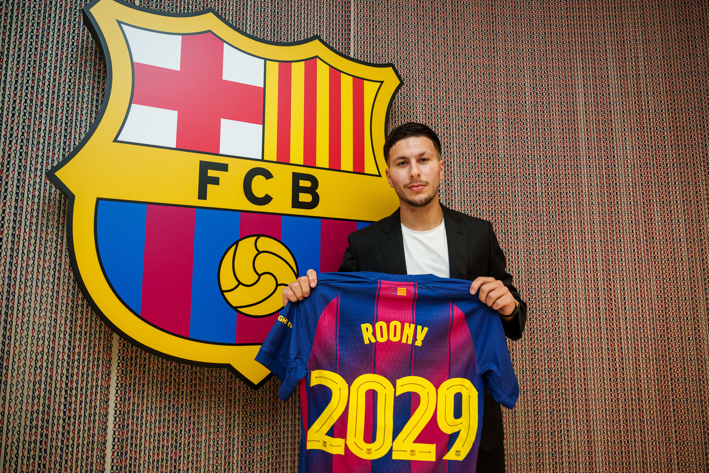 roony-bardghji-moi-cap-ben-barcelona-dau-mua-he-nay