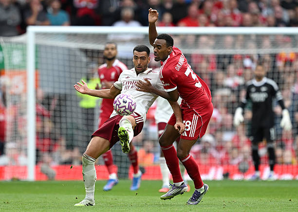 Gravenberch khóa chặt tuyến giữa Arsenal