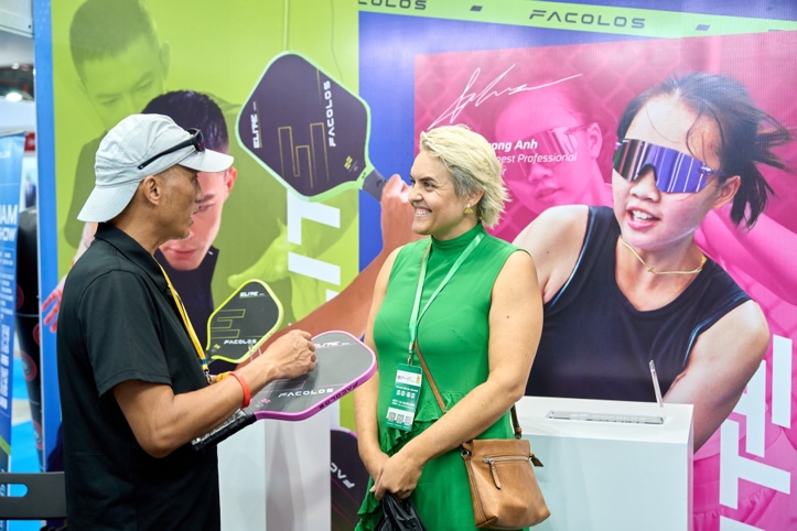 Cảnh người chơi Pickleball