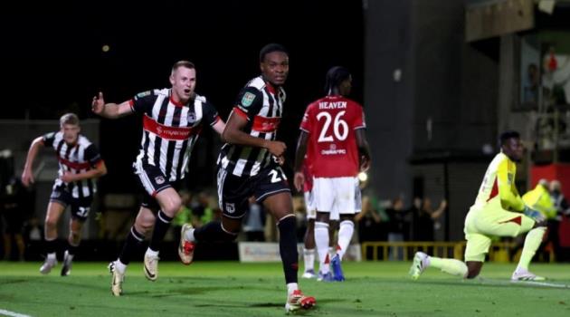 MU thua sốc Grimsby Town