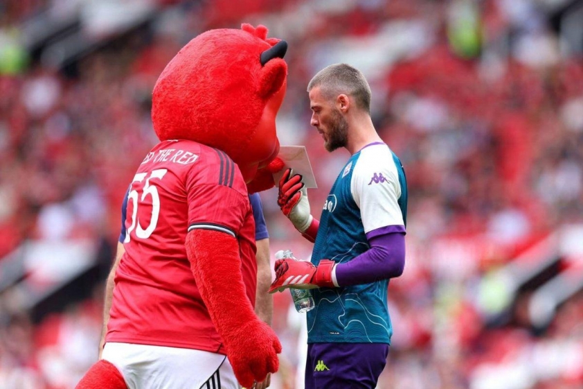 De Gea cùng linh vật Man Utd