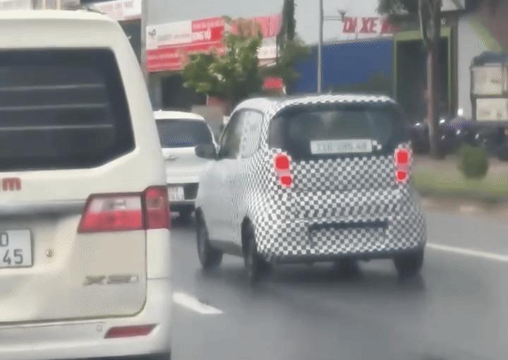Minio Green chạy thử với biển số tạm và lớp ngụy trang