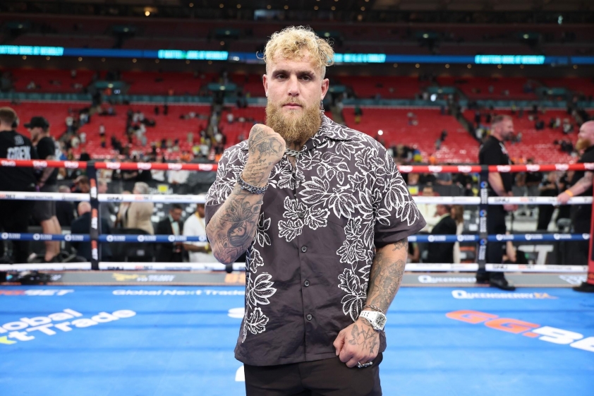 Jake Paul trong trận đấu với Mike Tyson