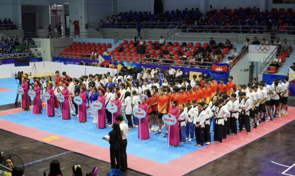 Quang cảnh buổi lễ khai mạc giải tại Nhà thi đấu thể thao tỉnh Khánh Hòa