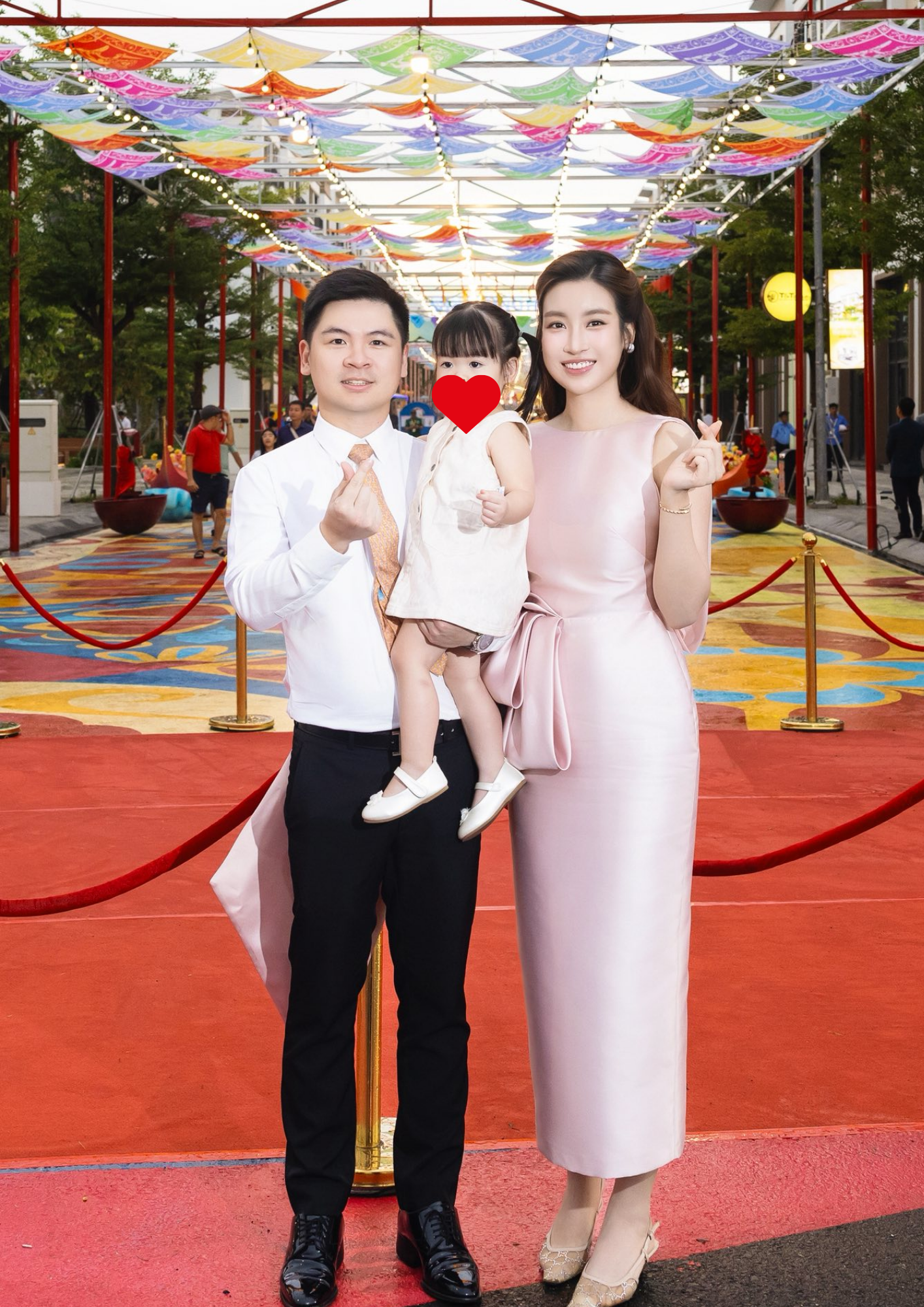 Đỗ Mỹ Linh toát lên khí chất ngút ngàn