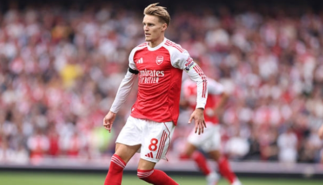 Martin Odegaard bị đau vai