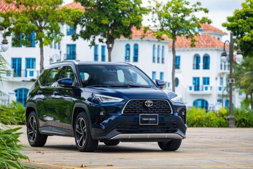 Loạt xe hybrid đua nhau giảm giá