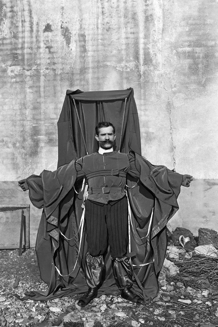 Franz Reichelt trong bộ đồ dù