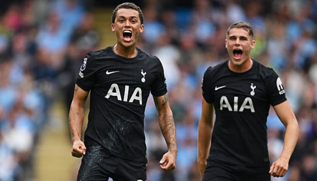 Johnson mở tỷ số cho Tottenham