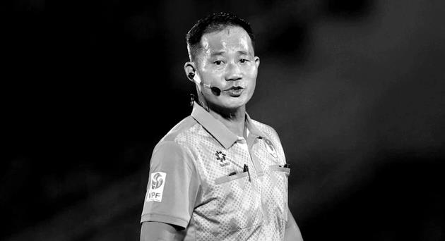 Trọng tài Trần Đình Thịnh ra đi để lại mất mát lớn cho bóng đá Việt Nam.