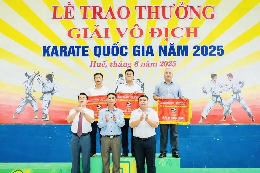 Đội tuyển Karate TP.HCM nhận giải nhất