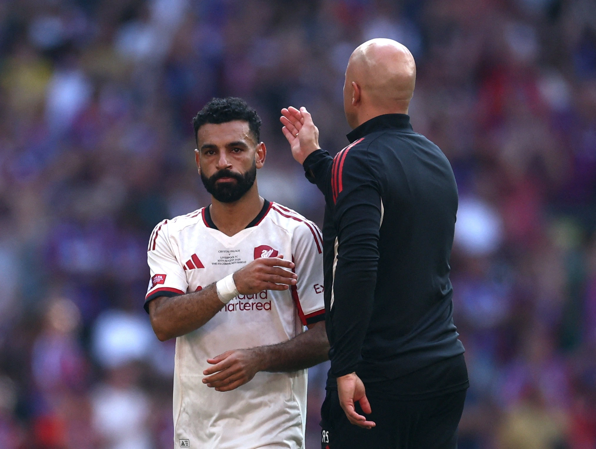 Salah thất vọng khi sút hỏng quả 11 m khiến Liverpool đánh mất Siêu cúp Anh vào tay Crystal Palace