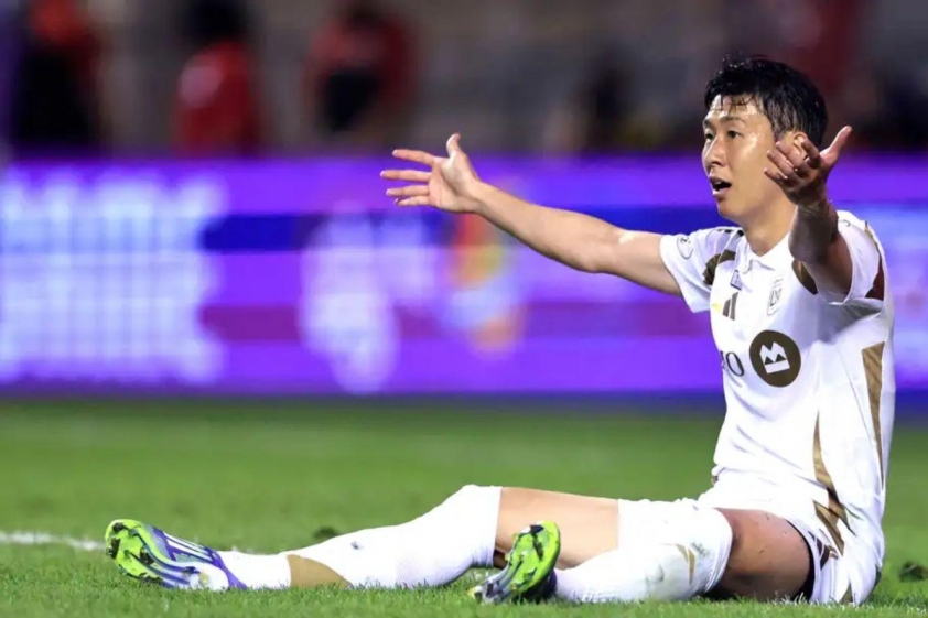 Son mang về quả phạt đền ngay trận đầu tiên cho LAFC