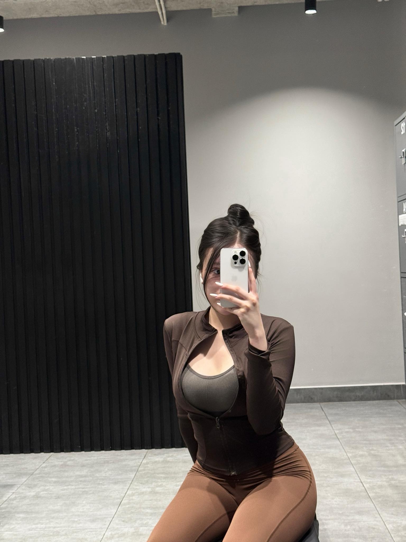 Phú bà làng game Yoga khoe body cực phẩm trong trang phục táo bạo