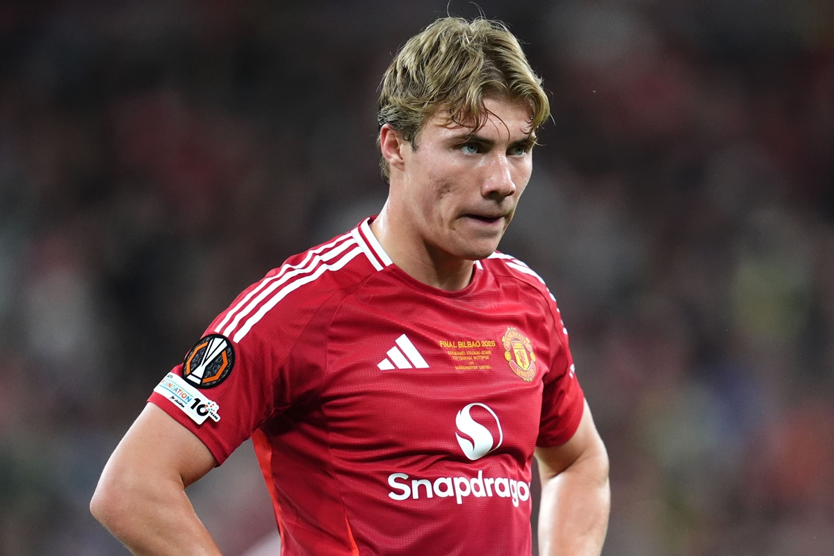 Rasmus Hojlund thi đấu cho Manchester United