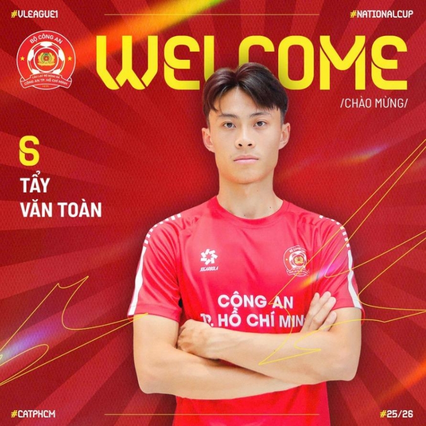 Tẩy Văn Toàn trong màu áo CLB Công An TP.HCM
