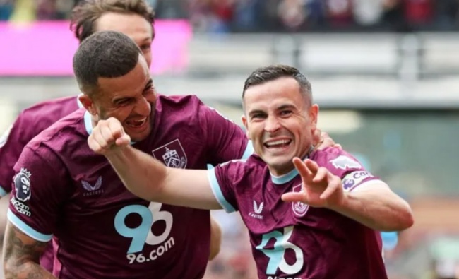 Burnley thi đấu đầy quyết tâm