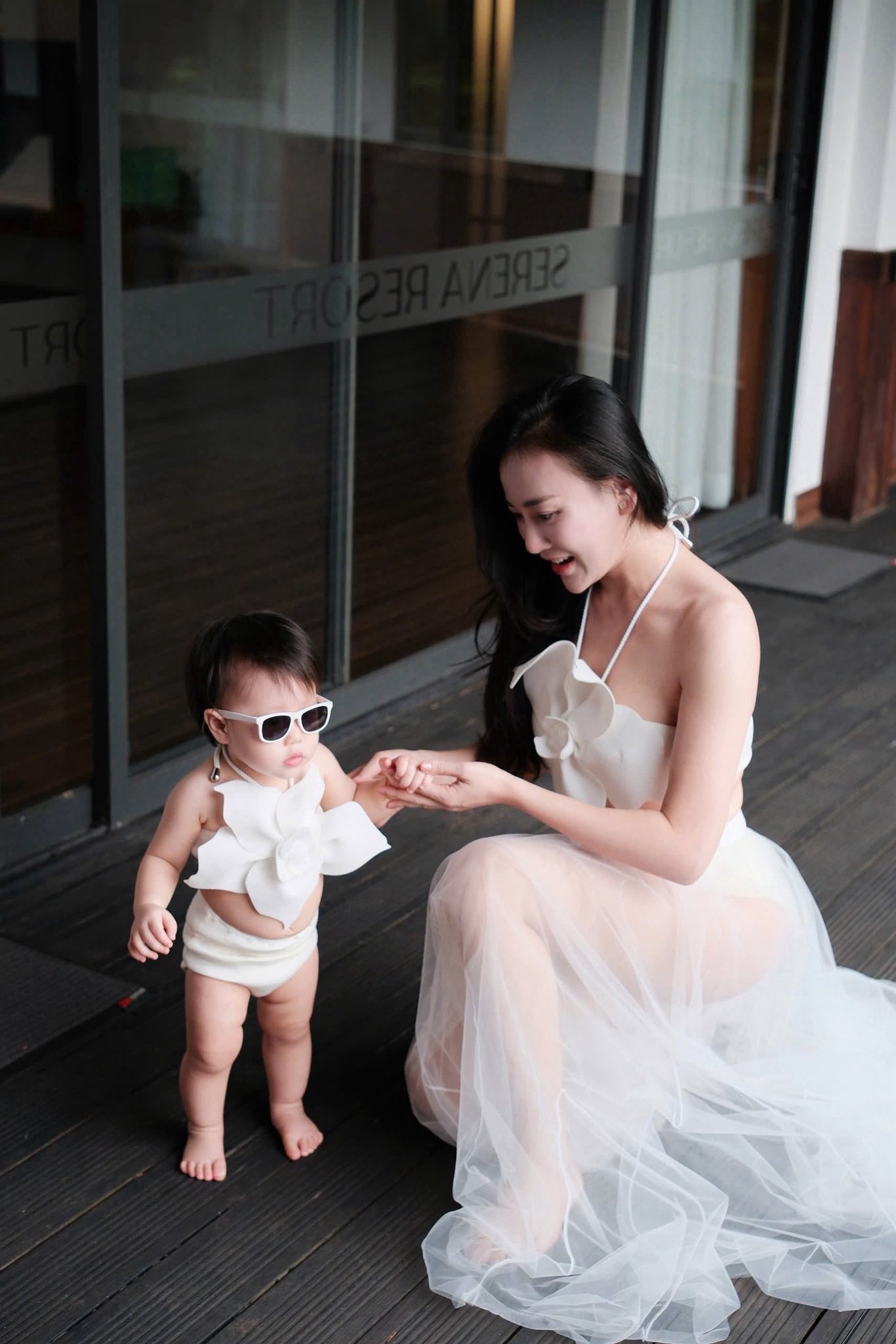 Phương Oanh và con gái trong chuyến nghỉ dưỡng