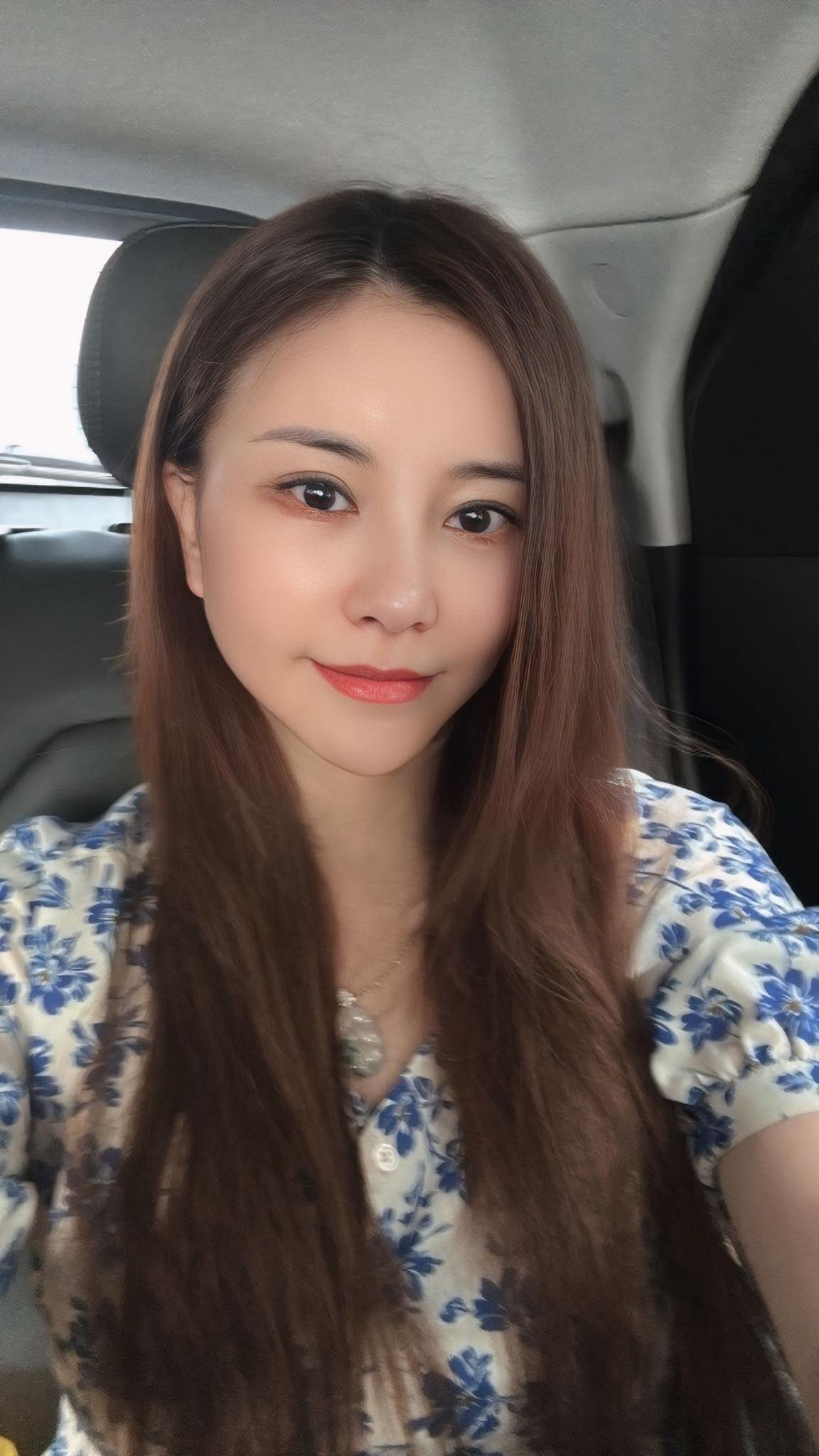 Kim Oanh thoải mái chia sẻ hình ảnh mới sau khi dao kéo