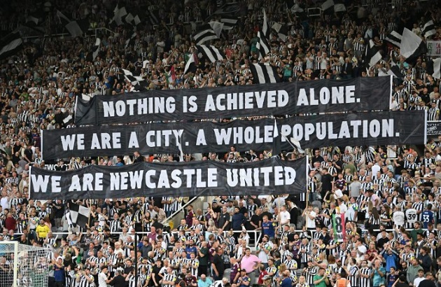 Newcastle thi đấu hết mình trước sự cổ vũ của CĐV