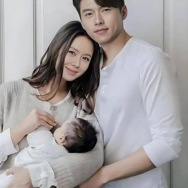 Hyun Bin chăm sóc con cái cùng Son Ye Jin