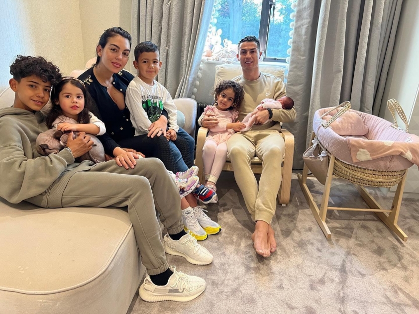 Tin đồn Georgina Rodriguez và Cristiano Ronaldo bí mật kết hôn gây xôn xao mạng xã hội