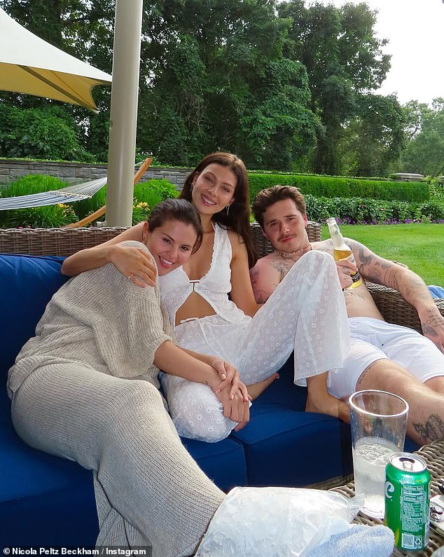 Vợ chồng Brooklyn Beckham - Nicola Peltz từng rất thân với Selena Gomez