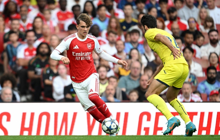 Arteta và các cầu thủ trẻ