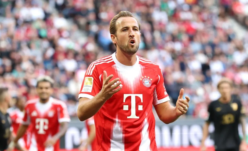 Screenshot trận đấu Bayern Munich và Augsburg