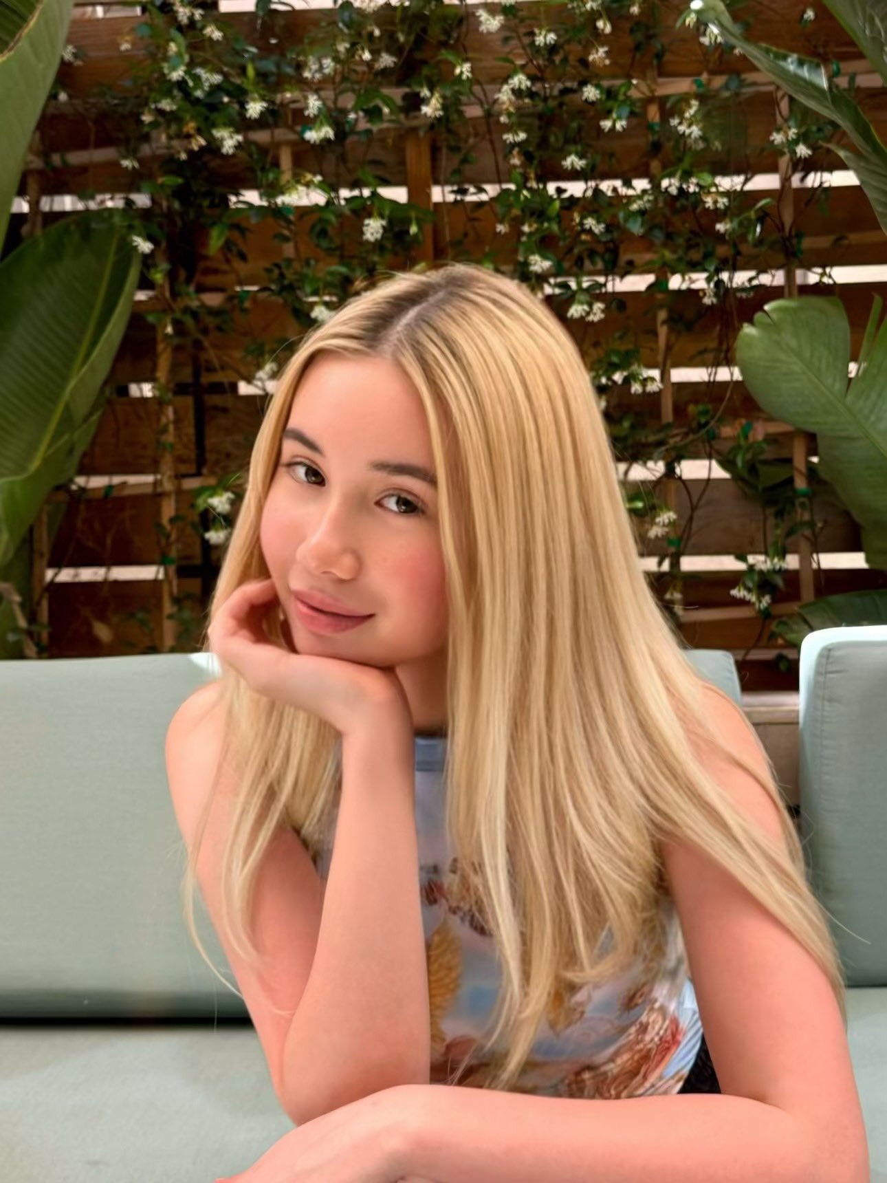 Lil Tay kiếm tiền từ ảnh nóng và chỉ trích người lao động công sở