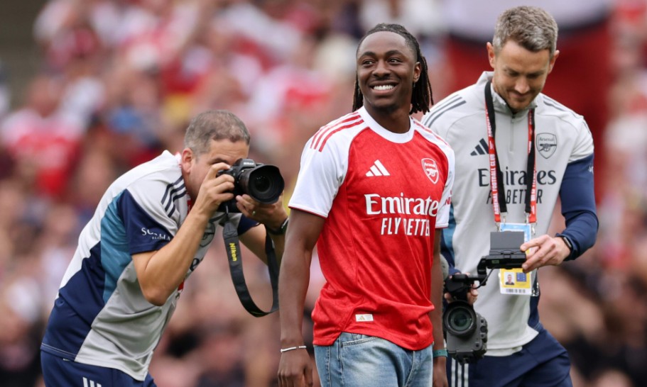 Eberechi Eze tại Arsenal và tuyển Anh