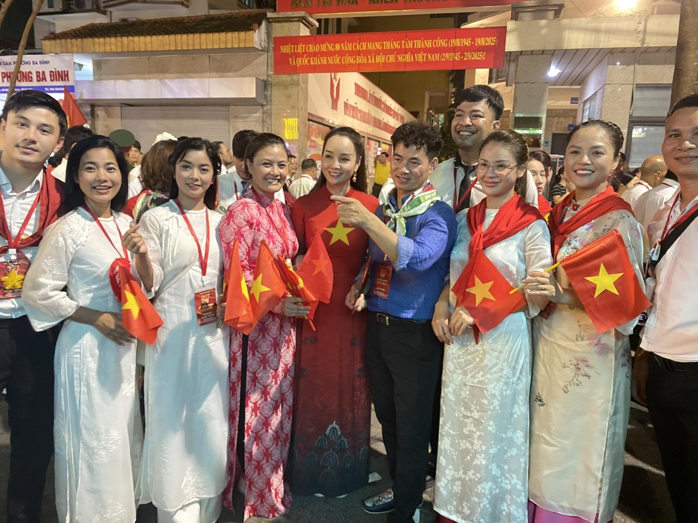 NSND Xuân Bắc thường xuyên có mặt trong các tài tập luyện, hợp luyện cùng dàn nghệ sĩ 
