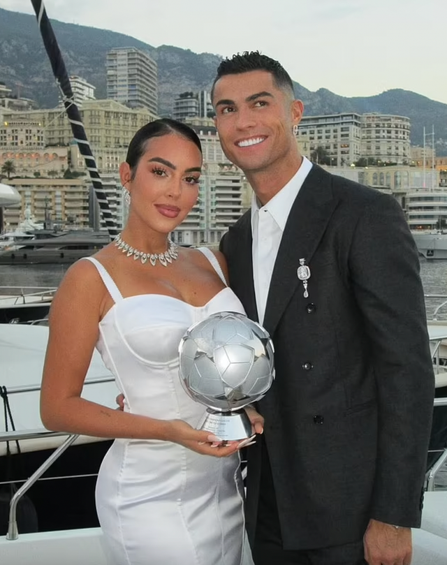 Truyền thông quốc tế hé lộ Ronaldo sẽ làm đám cưới vào năm 2026 sau World Cup