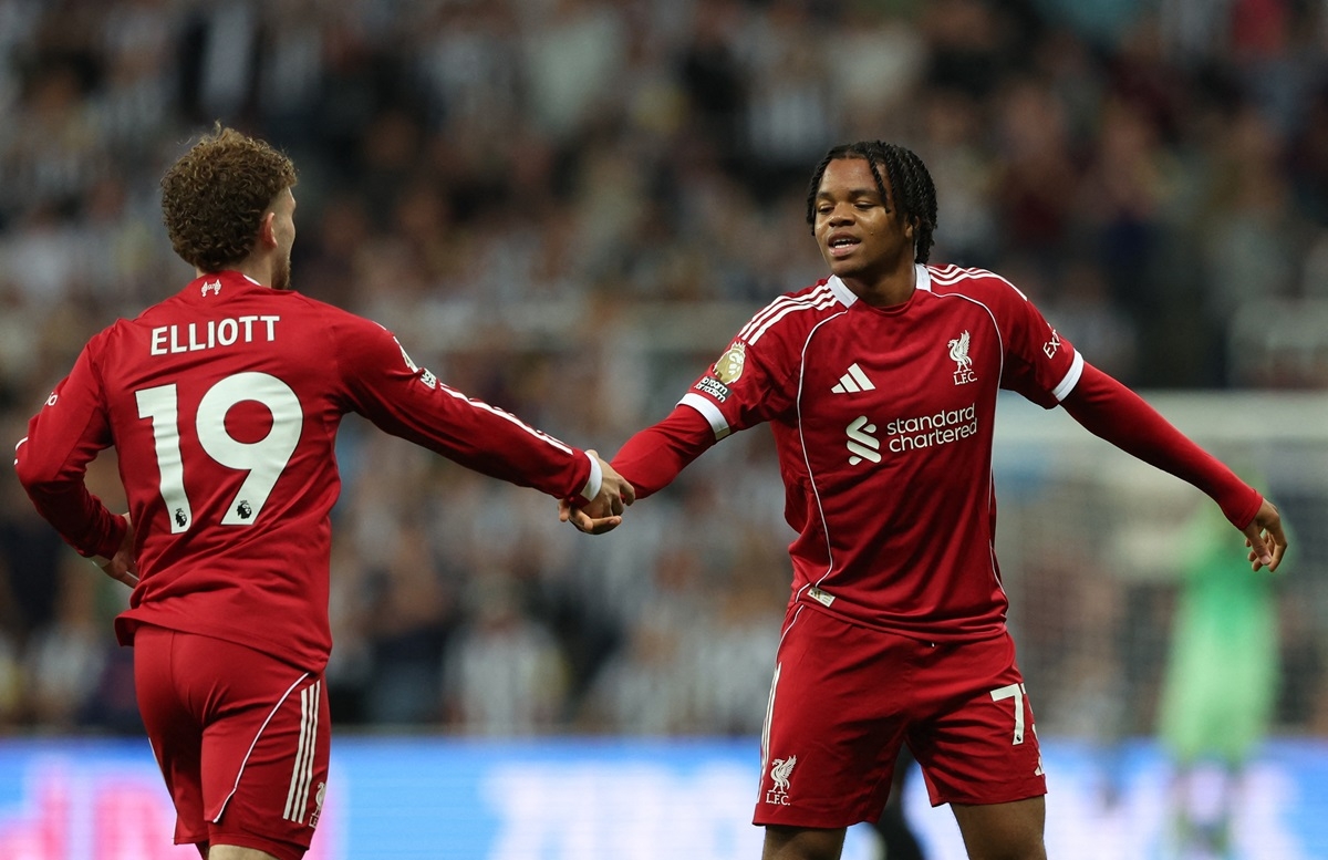 thần đồng ngumoha tỏa sáng giúp liverpool vượt khó