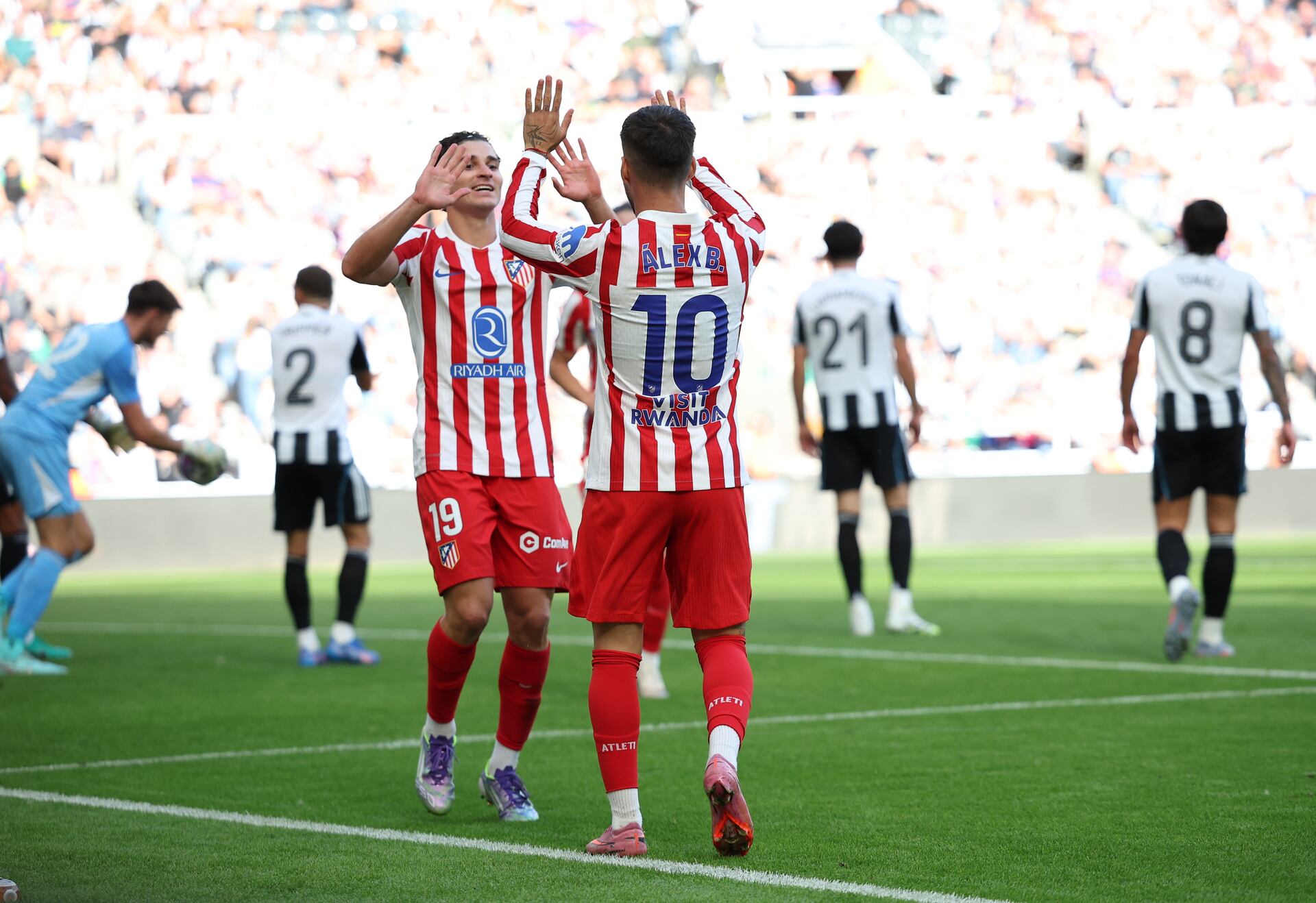 Atletico sẵn sàng đua La Liga: Cây đinh ba mới của Simeone - Ảnh 1.