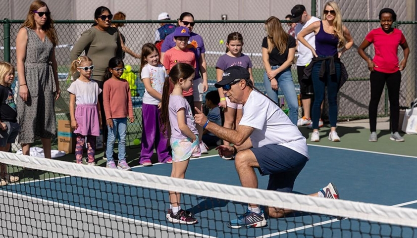 Ảnh trẻ em chơi pickleball
