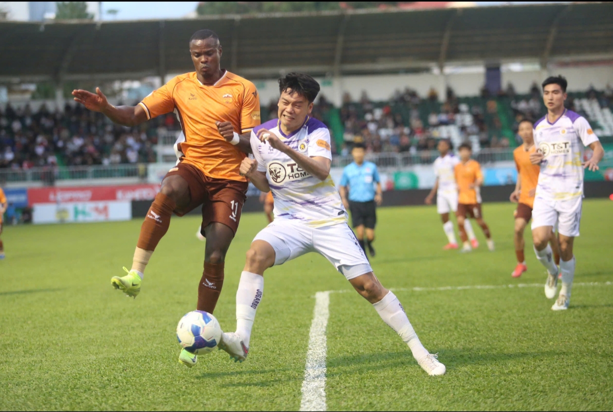 HAGL là đối thủ khó chịu của Hà Nội những năm gần đây. HAGL là đối thủ khó chịu của Hà Nội những năm gần đây.