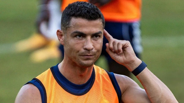 Cristiano Ronaldo thi đấu bền bỉ ở tuổi 40
