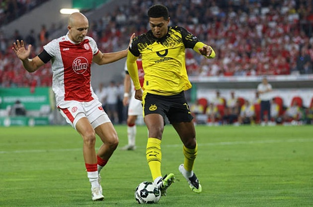 Jobe Bellingham tiền vệ Dortmund