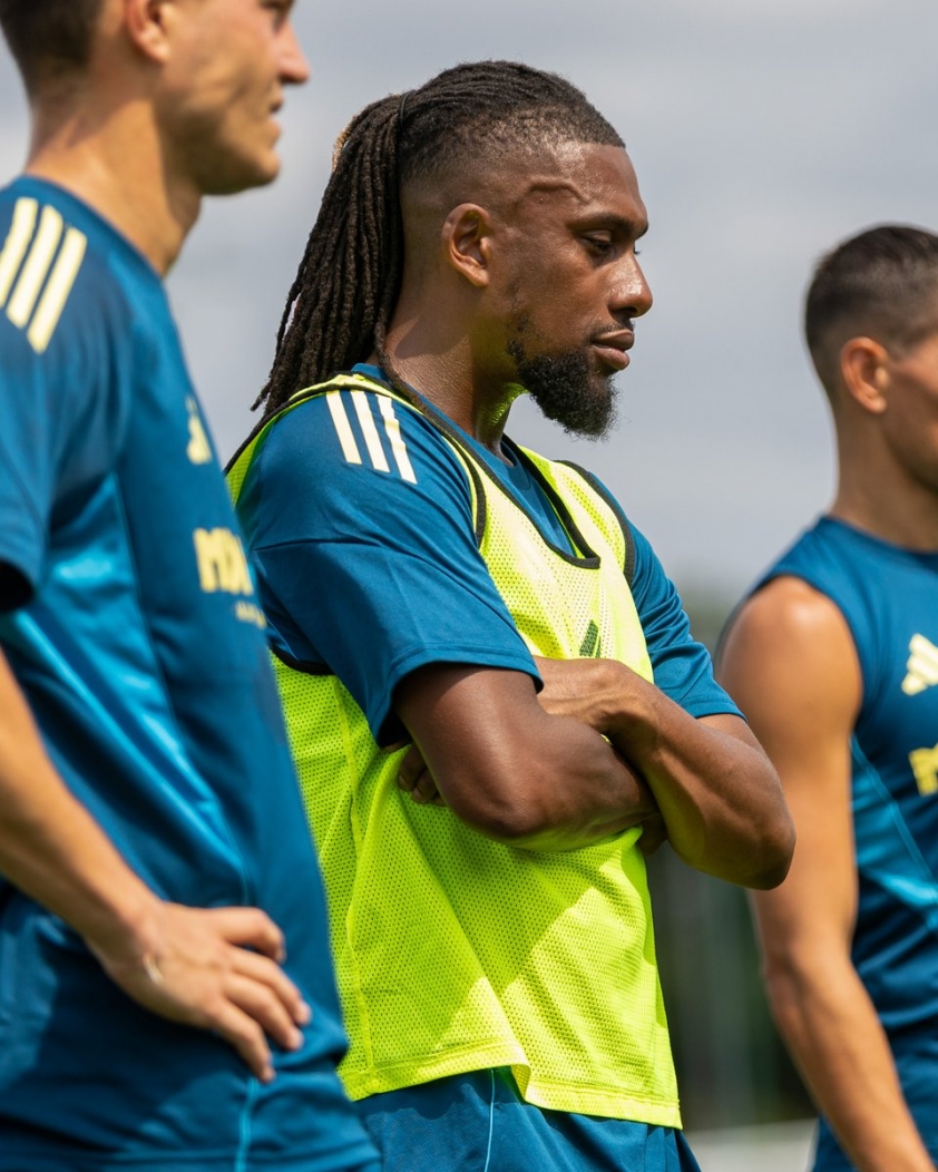 Hình ảnh Iwobi và các cầu thủ Fulham