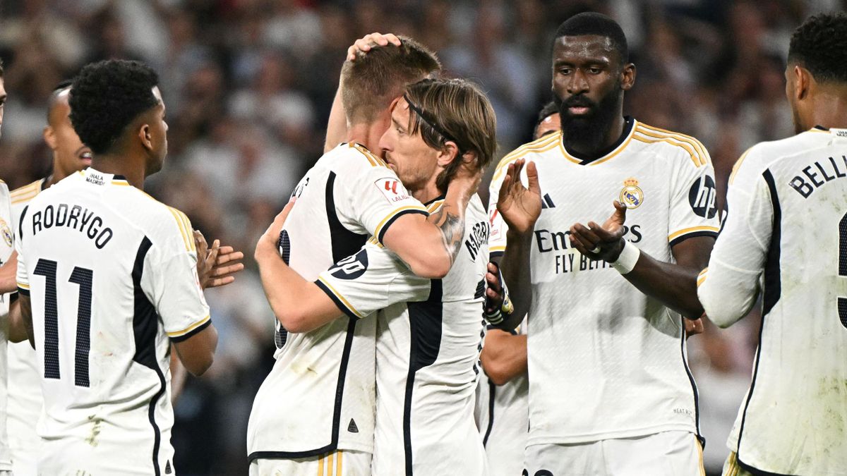 02h30 ngày 25/8, sân Nuevo Carlos Tartiere, Oviedo - Real Madrid: Mbappe thừa kế số 10